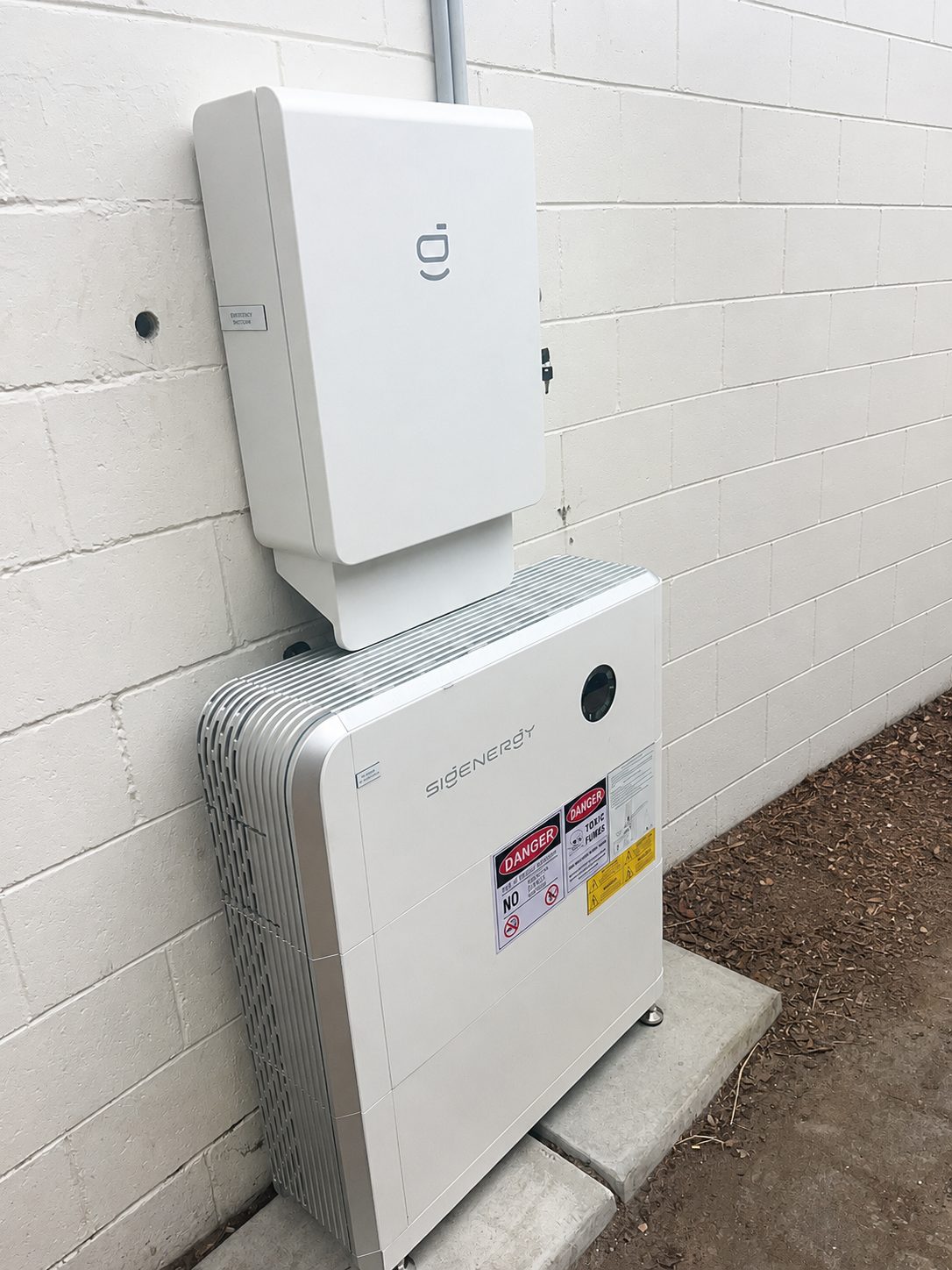 Sigenergy sigenstor battery and gateway mounted on the besser-block wall of tim's balnarring home