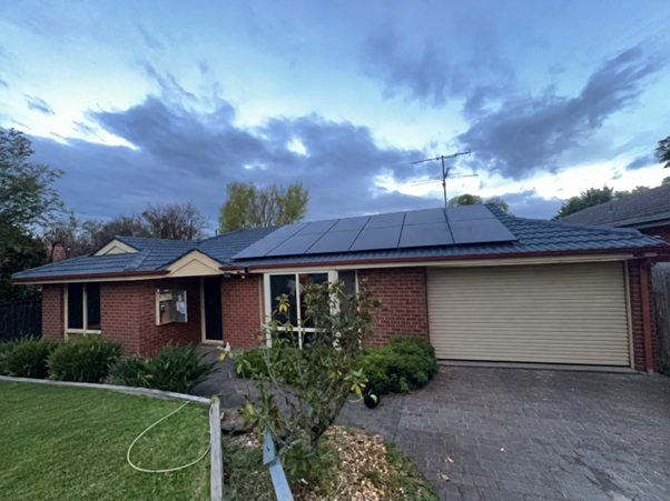 23 jinko tiger neo iii panels across the tiled roof of simon's single-storey berwick home