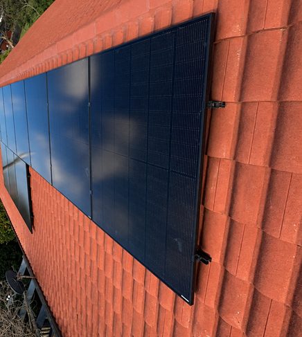 Jinko solar tiger neo satin panels along the tile roof edge of cristiane's berwick home