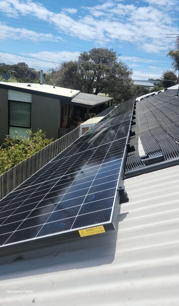 Jinko solar tiger neo panels running along the tin roof ridge of duncan's blairgowrie home