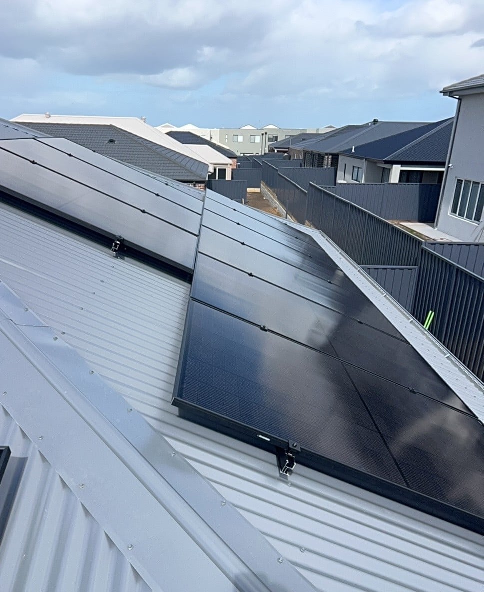 Jinko tiger neo iii panels on the tin roof of a new double-storey in clyde north
