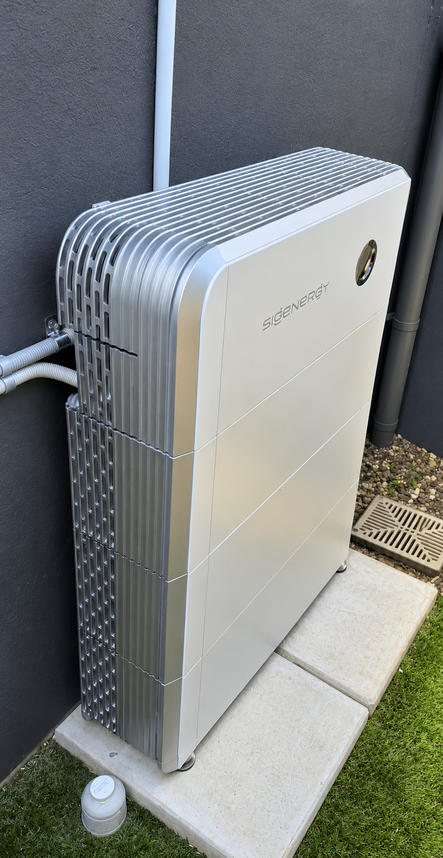 Sigenstor battery on a new concrete pad beside the switchboard at a frankston south home