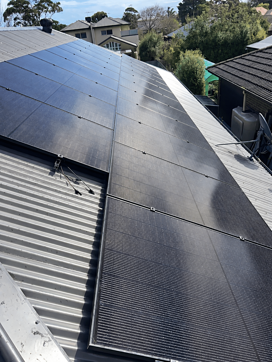 Solar and battery install at a single-storey seaford home by powerband electrical